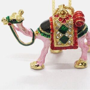 🩷 Betsey Johnson NEW sparkling & colorful camel pendant necklace 🩷